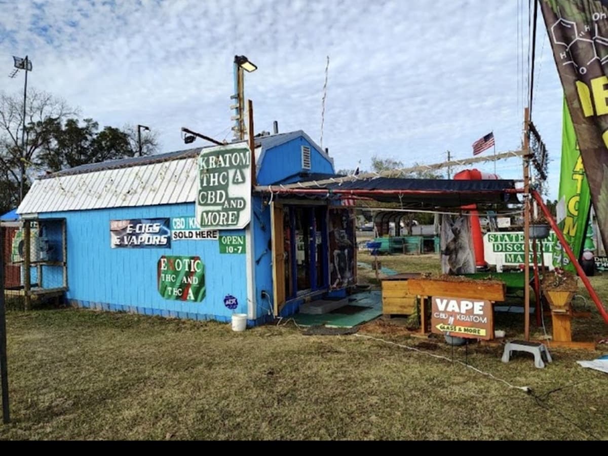 State Line Discount Mart in Campbellton, Florida
