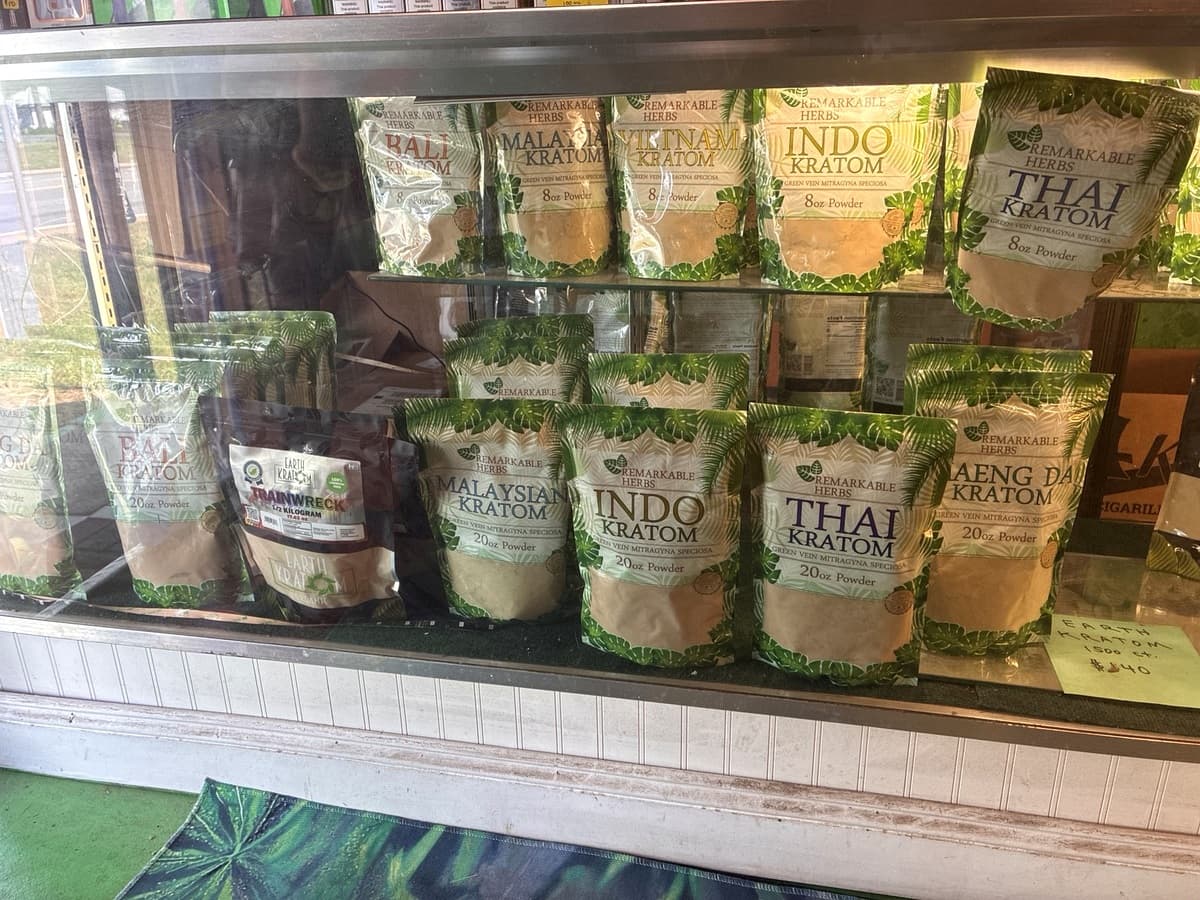 Kratom at State Line Discount Mart